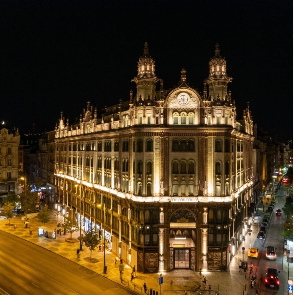 Hotel de luxo para se hospedar em Budapeste: Parisi Udvar.