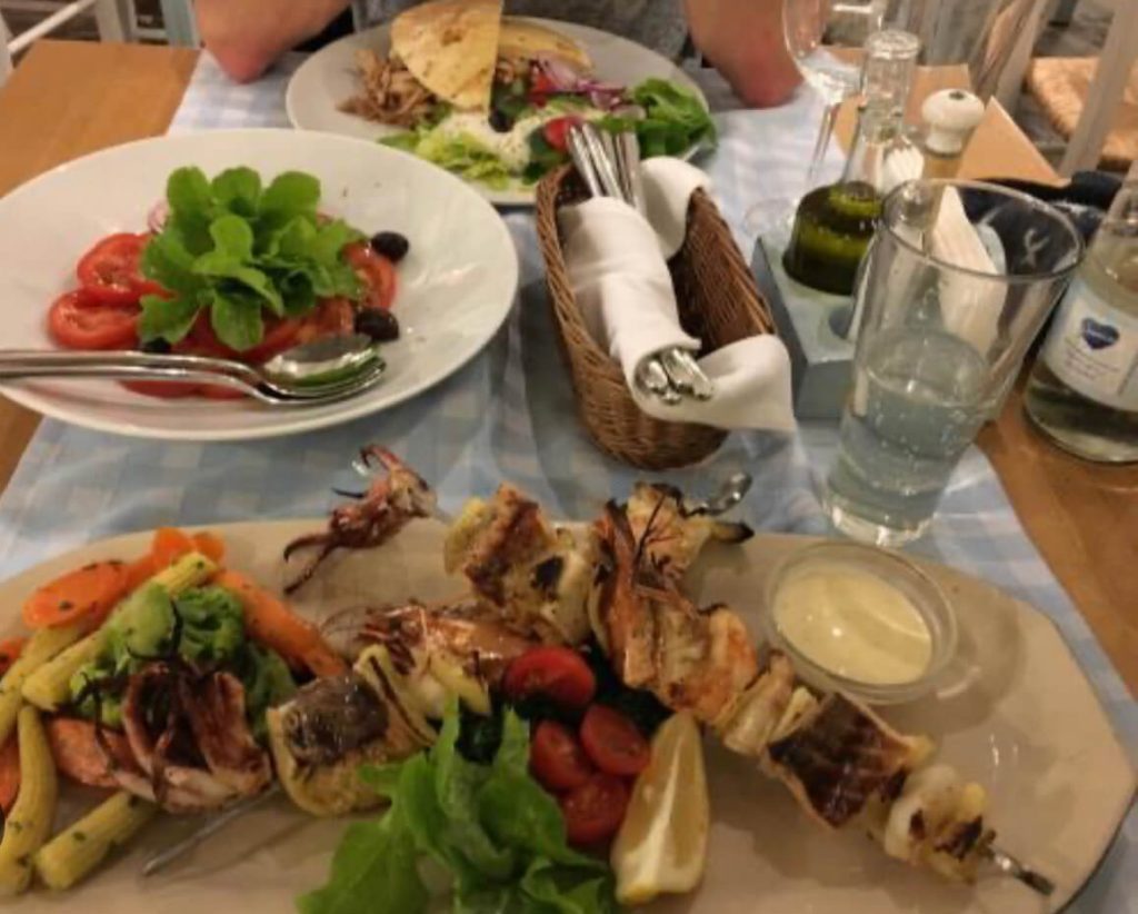 Onde comer em Budapeste: Taverna Dionysos prato grego