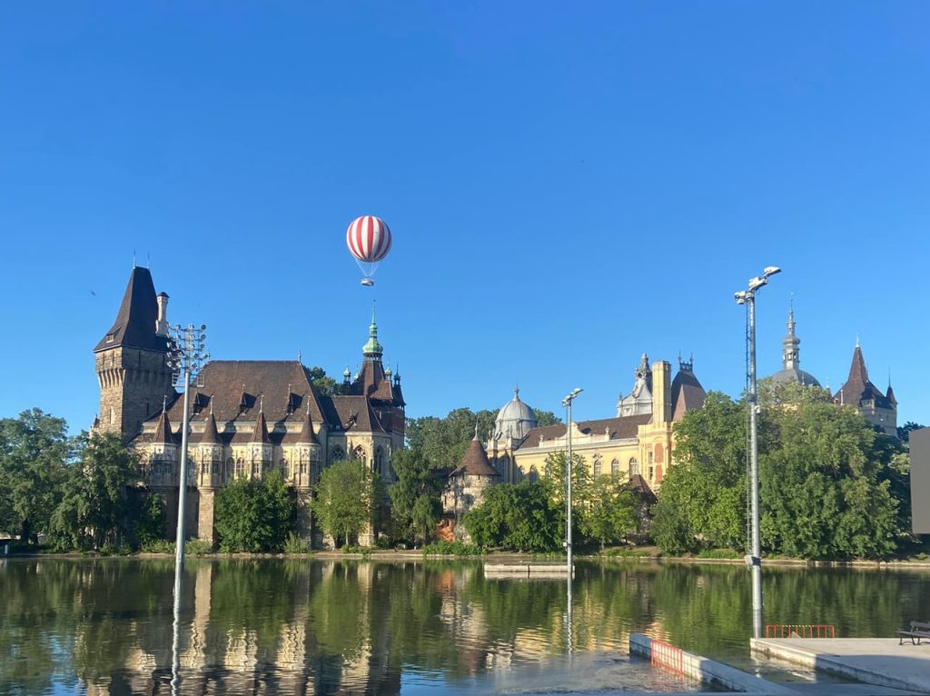 O que fazer em Budapeste com crianças no verão: Balão no Parque da Cidade