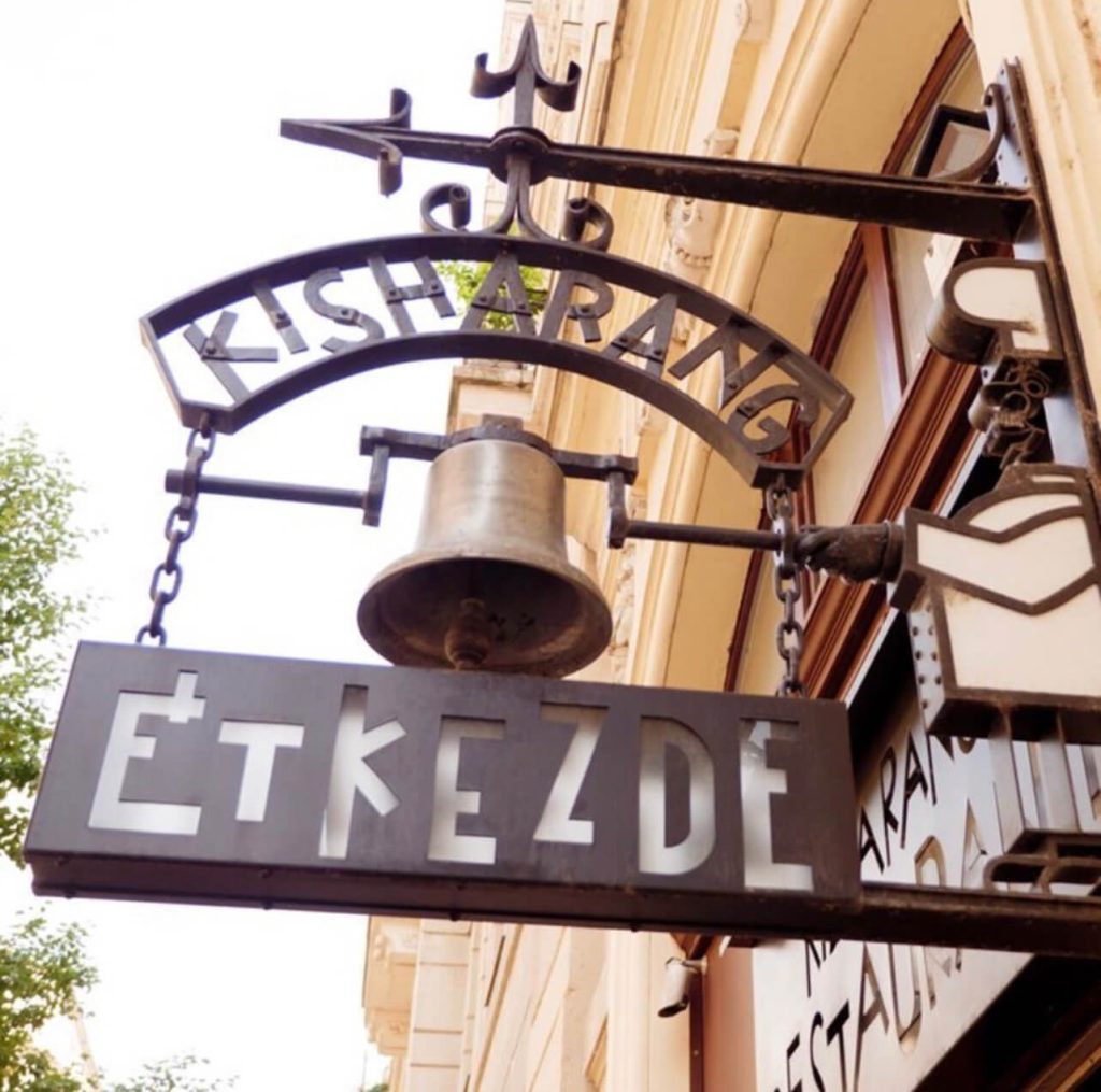 restaurantes baratos no centro de Budapest: Kisharang