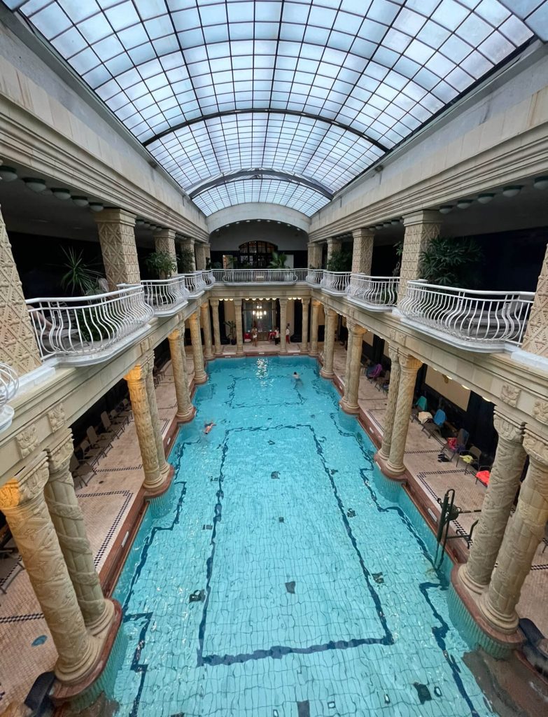 Foto da piscina interna em Gellért 